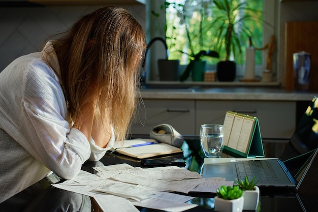 Smart Borrowing in 2025: Federal vs. Private Student Loans & Interest Projections