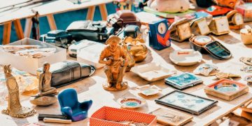 Investing in Collectibles: Turn Passion into Profit - Cover Image