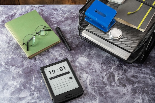 An image featuring a calendar marked with the FAFSA deadline date, alongside a pen and a calculator, illustrating the importance of meeting the specified timeframe and planning accordingly.