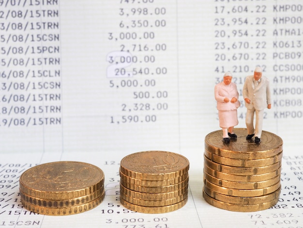 A split image showing a traditional retirement account on one side with an outflow of tax dollars, contrasted with a Roth account on the other side showing tax-free growth and withdrawals.
