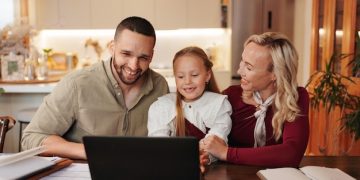 How the 2025 Child Tax Credit Boosts Family Finances in the US - Cover Image
